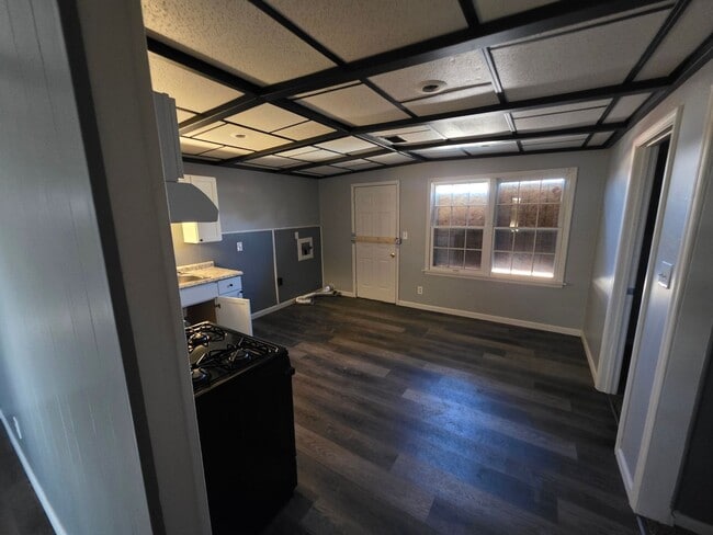 Building Photo - Nice Updated 3bd/1bath