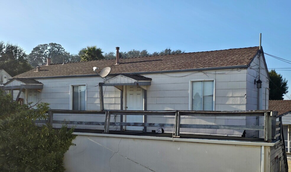 Building Photo - 836 Adams St