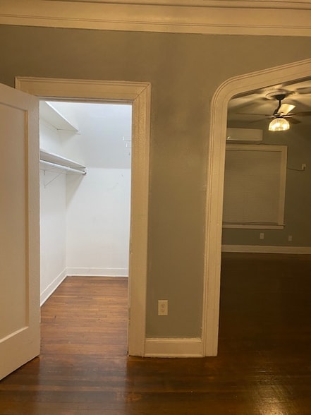 Building Photo - 515 E Evergreen St