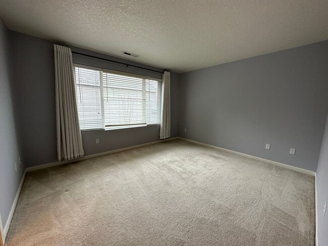 Building Photo - 1573 NW Challis Pl