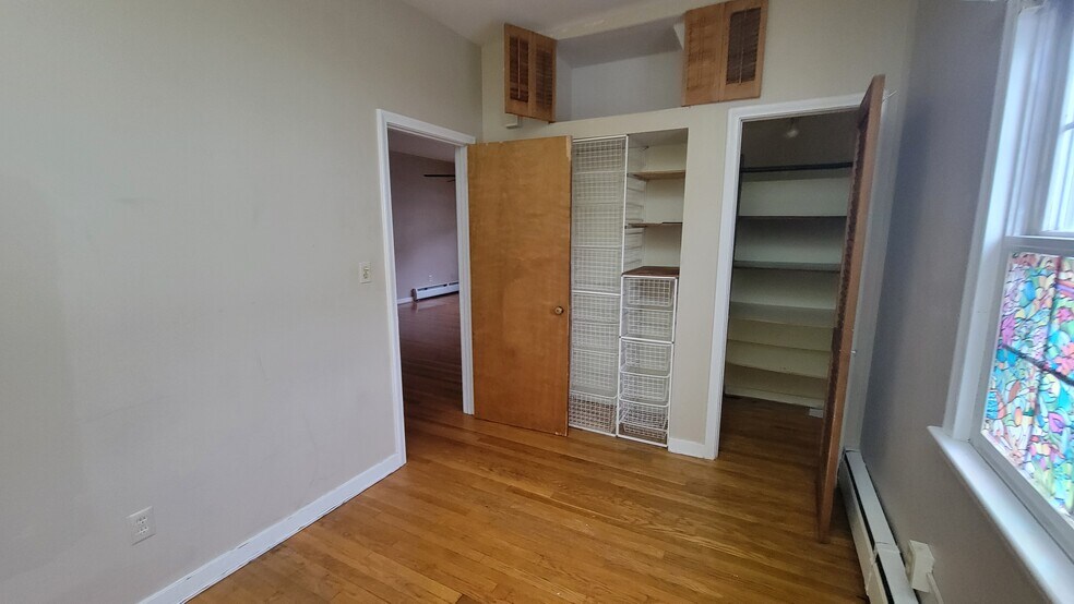 1 BR - 931 24th St