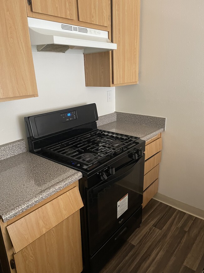Kitchen - 6767 Hayvenhurst Ave