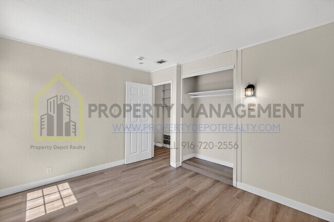 Building Photo - 302 Chennault Ct