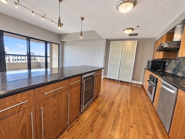 Building Photo - 3030 McKinney Ave