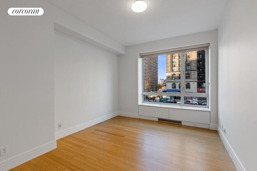 Building Photo - 545 W 110th St