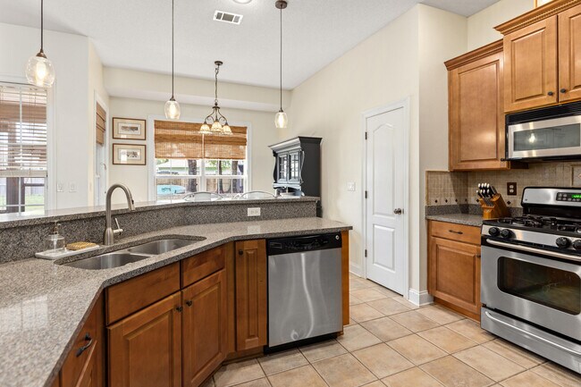 Building Photo - 2899 Chanterelle Cove