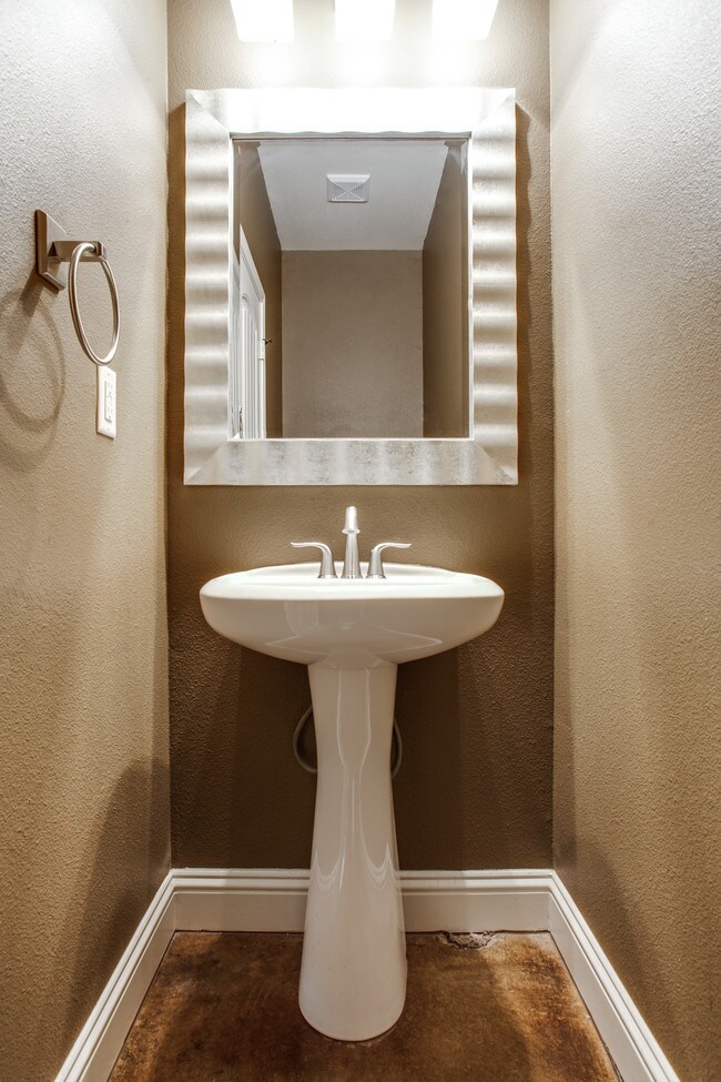 Building Photo - 3141 Greene Ave