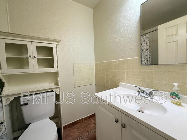 Building Photo - 1386 Lakeside Dr