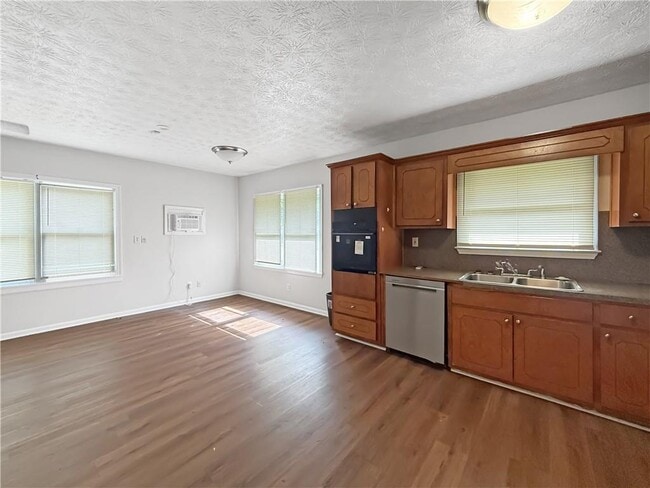 Building Photo - 1668 Laurelwood Dr SW