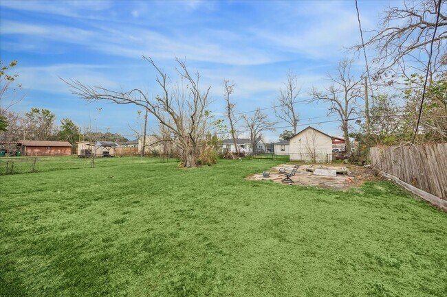 Building Photo - 5126 Higgins St