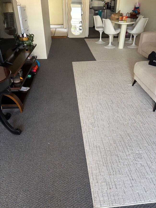 Building Photo - Experience Tranquil Condo Living at the Edge of Waikiki