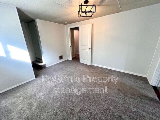 Building Photo - 210 18th St