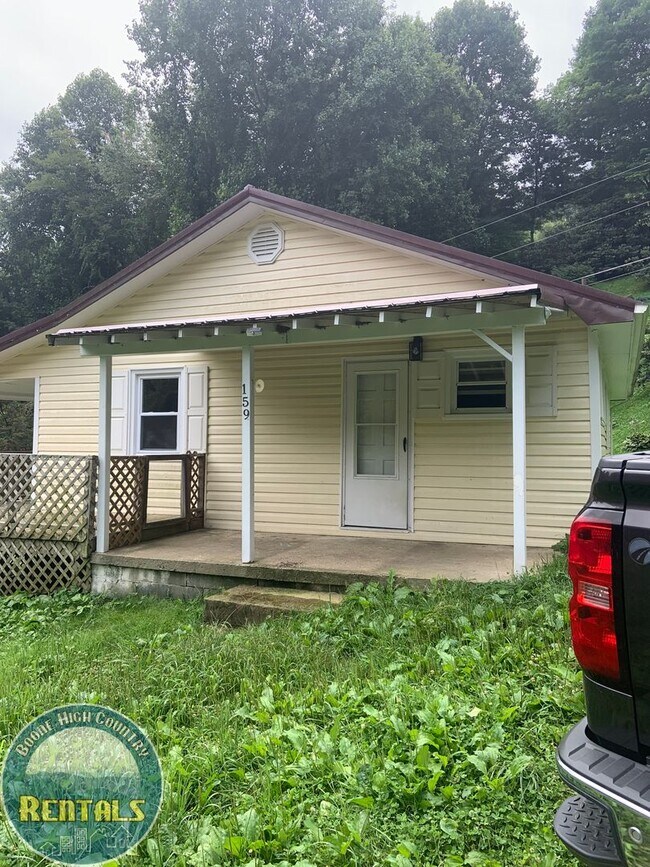 Building Photo - 2/1 in Sugar Grove; Quiet Area! Just Minutes to Boone! Available Now!