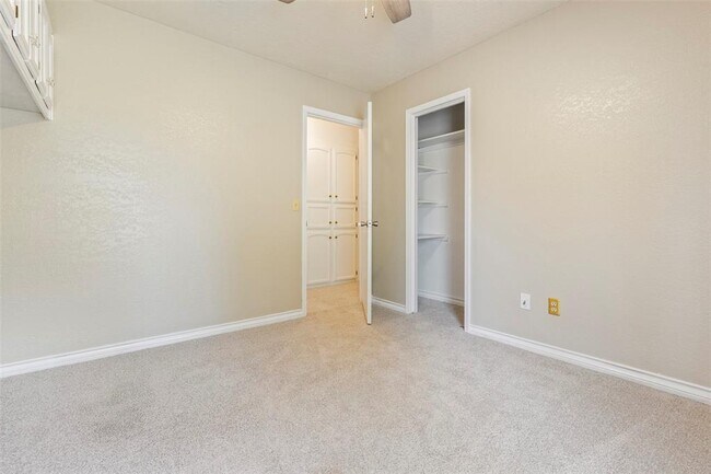 Building Photo - 57 Serenada Ln