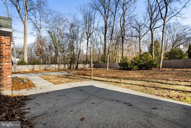 Building Photo - 310 Pine Tree Rd