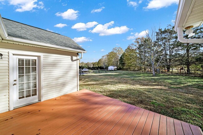 Building Photo - Indian Trail Ranch!