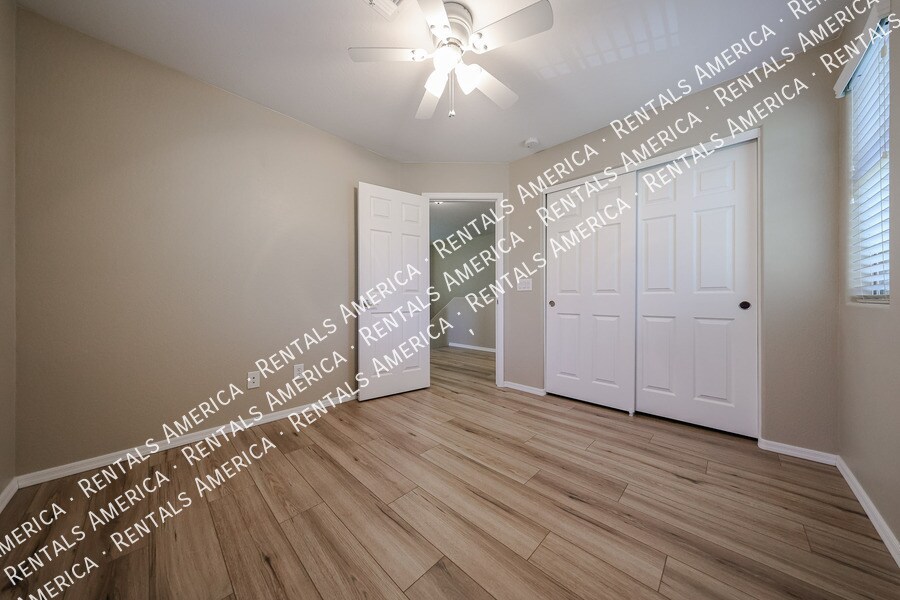 Building Photo - 2472 E Boston St