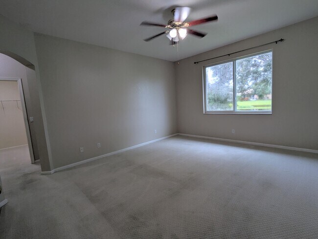 Building Photo - 589 Waverly Cir