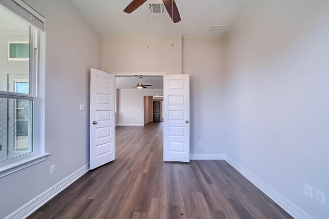 Building Photo - 133 White Steppe Way