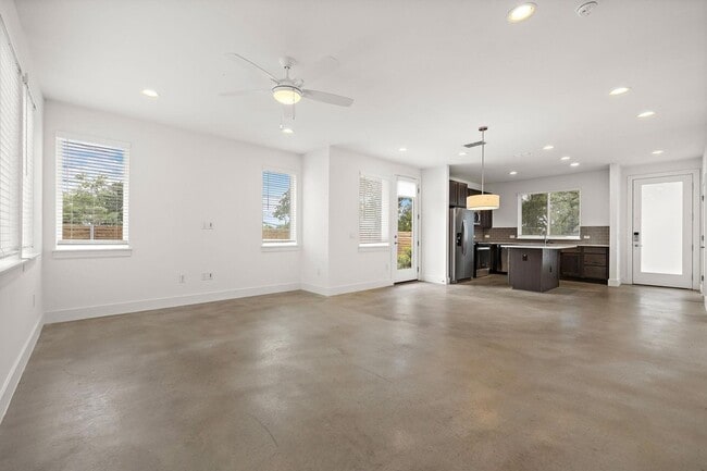 Building Photo - 1206 Sarabeth Way