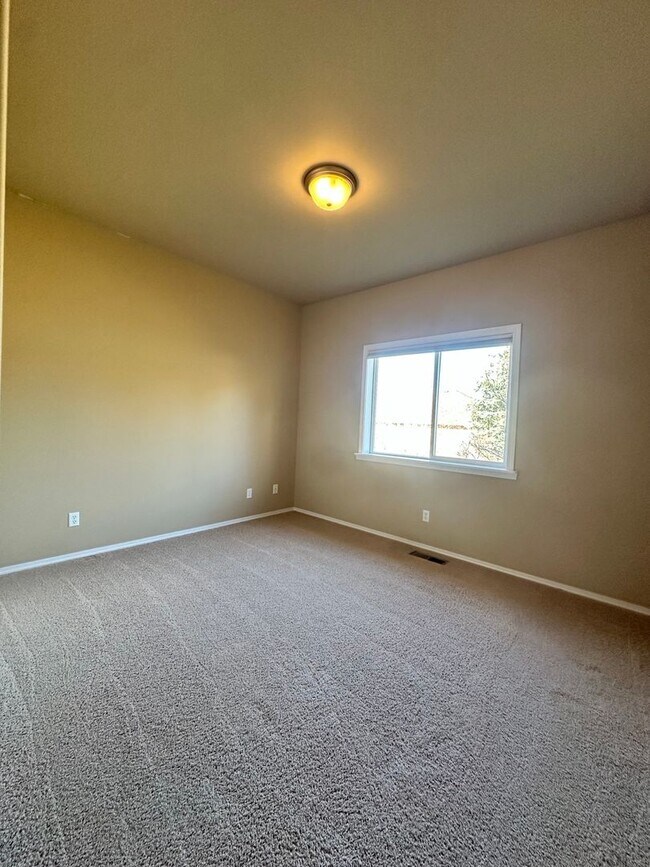 Building Photo - Stunning 4 Bedroom Briarwood Home with City View - MOVE IN SPECIAL $200 OFF