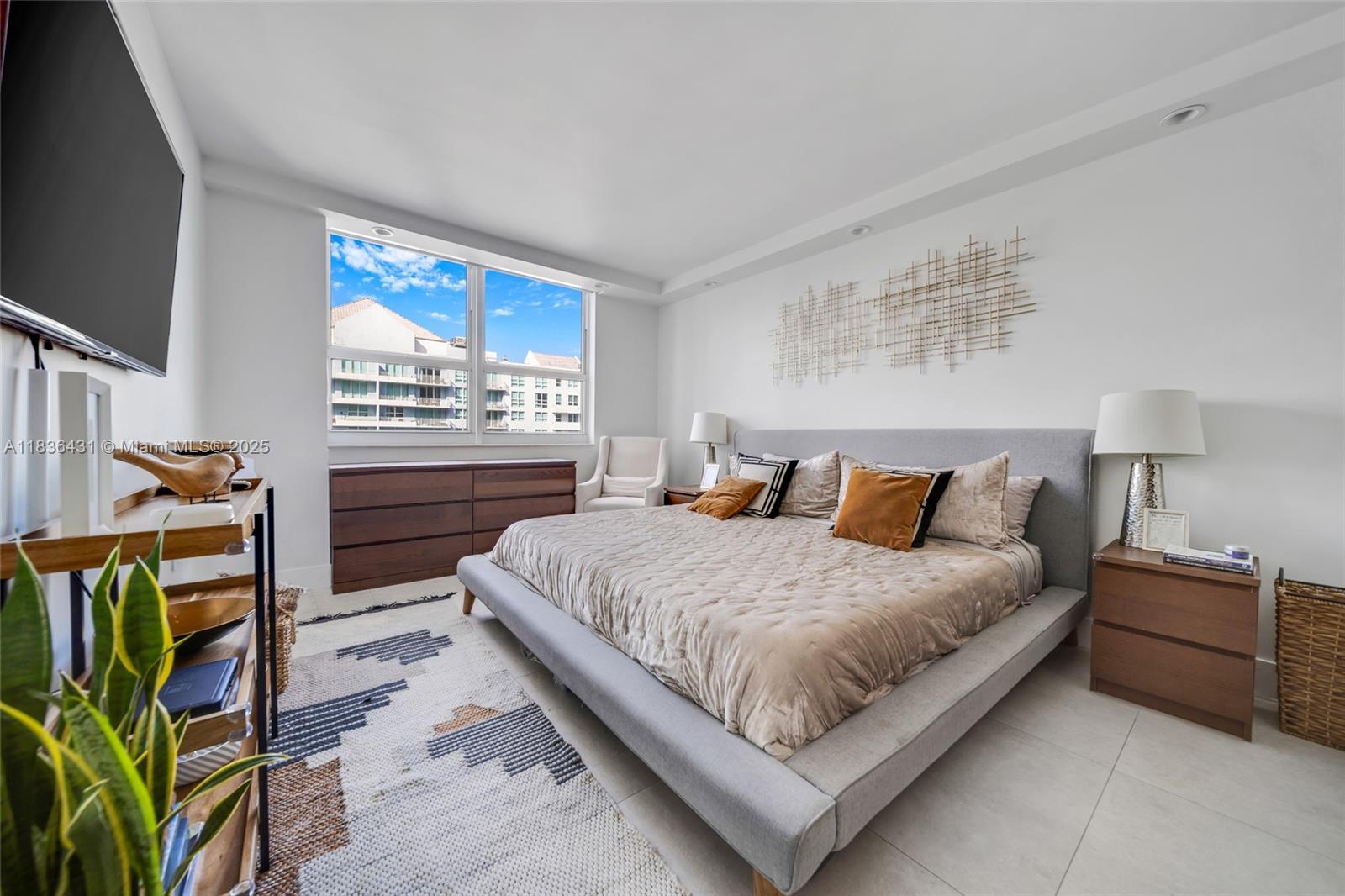 Building Photo - 1155 Brickell Bay Dr