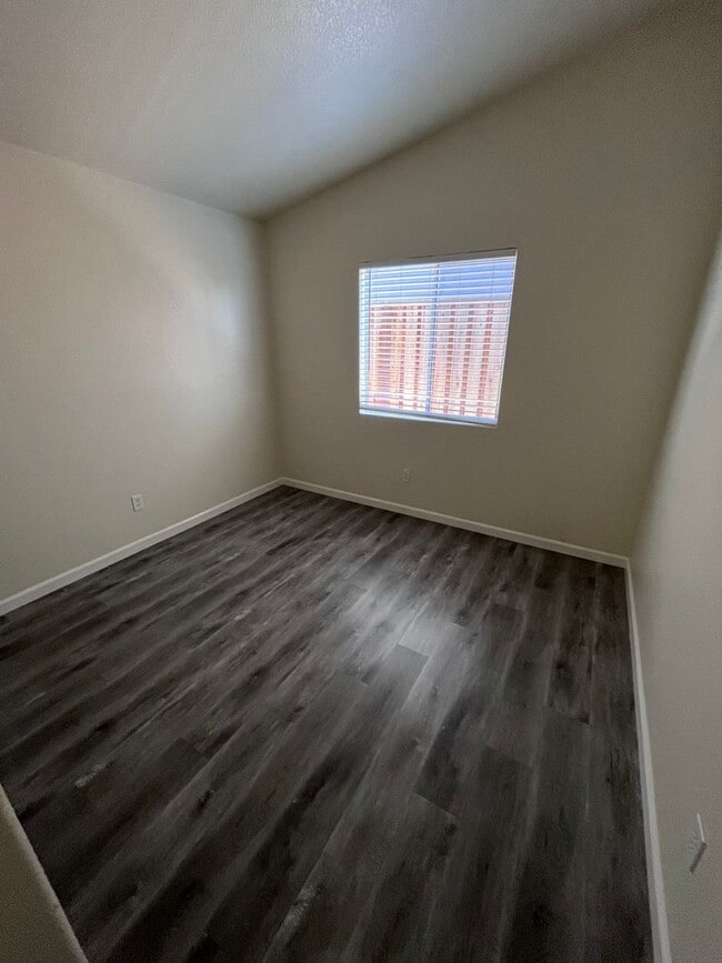 Building Photo - NICE UPDATED HOME IN ELK GROVE!!