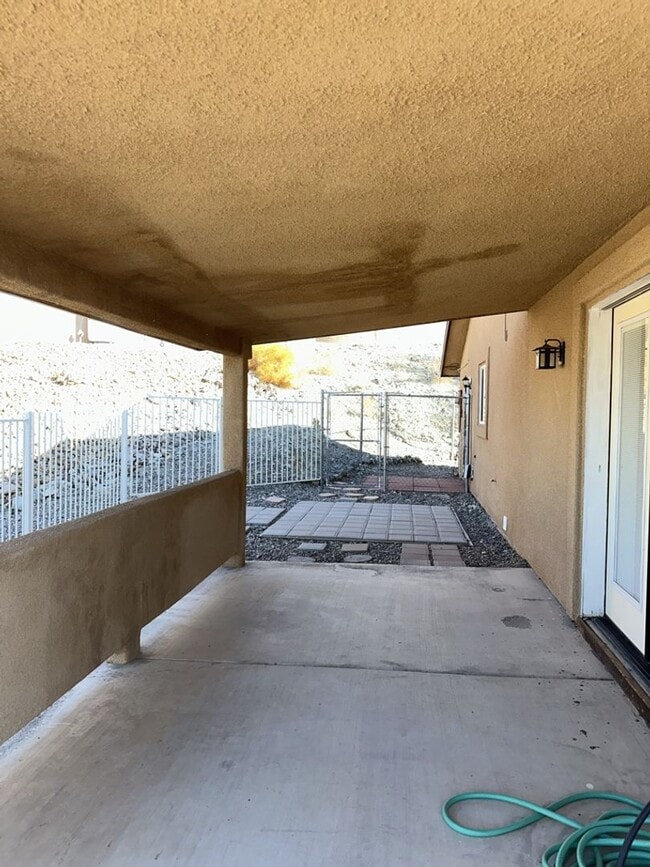 Building Photo - Unfurnished Full Time