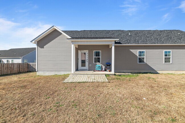 Building Photo - 3 bedroom 2 bathroom with a bonus room