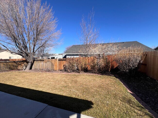 Building Photo - Charming 3/2/2 Home in Gardnerville *MUST SEE*