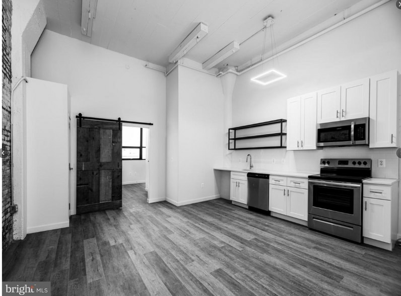 Building Photo - Brush Factory Lofts (LO)