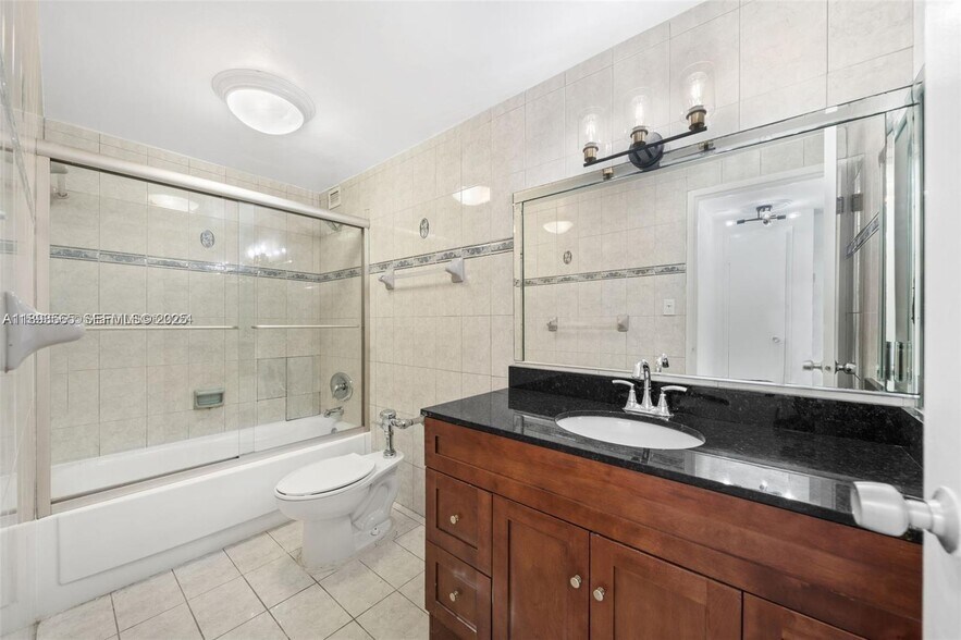 Building Photo - 3301 SW 5th St