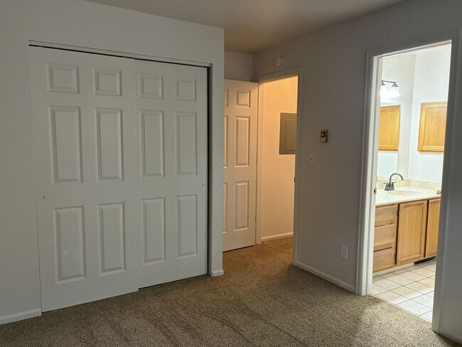 Building Photo - 3565 Windmill Dr