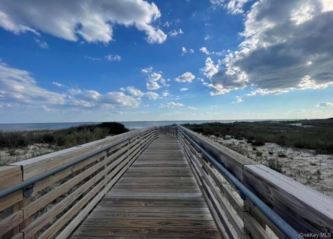 Building Photo - 555 W Broadway