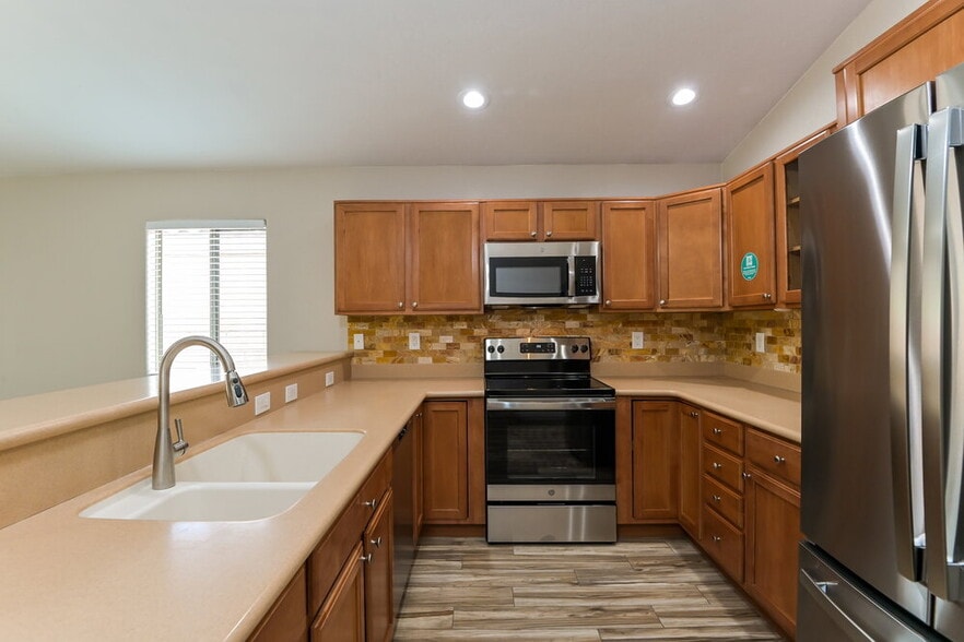 Building Photo - 8966 S Beechnut Ln