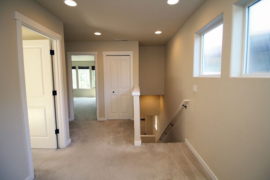 Building Photo - 420 SW 204th Terrace