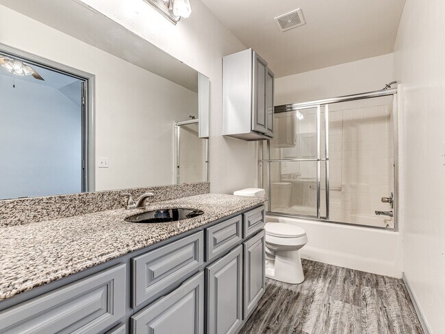 Building Photo - Updated Home + Deer Creek Schools + 3 bedr...