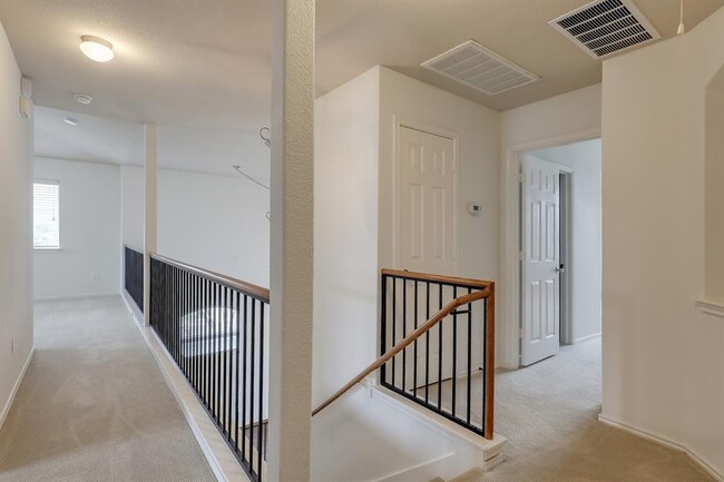 Building Photo - 2007 Rockland Dr