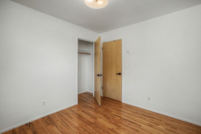 Building Photo - Rare 3 Bed, 2 Bath Home in Upper Seaside Cul-de-Sac with Spacious Yard