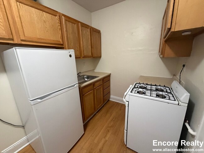 Building Photo - 120 Brainerd Rd