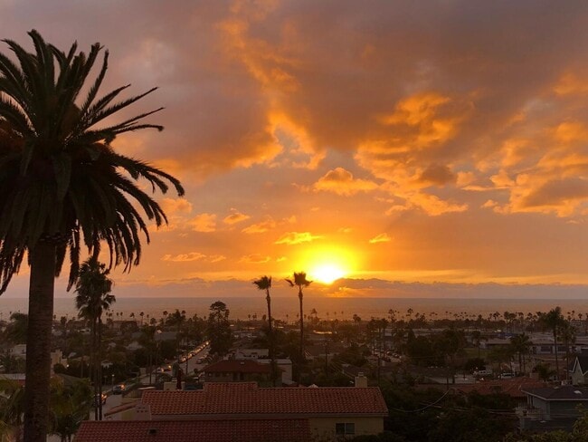 Building Photo - Prestigious Ocean View Retreat – Fully Rem...