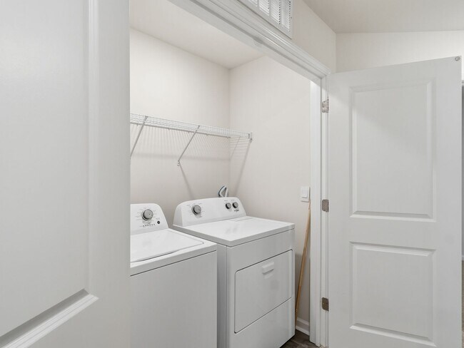 Building Photo - Newly Built 3BD, 2.5BA End Unit Raleigh Townhome with a Fenced Yard in a Prime Location