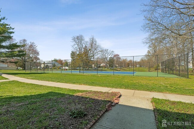 Building Photo - 1216 Thomas Ave