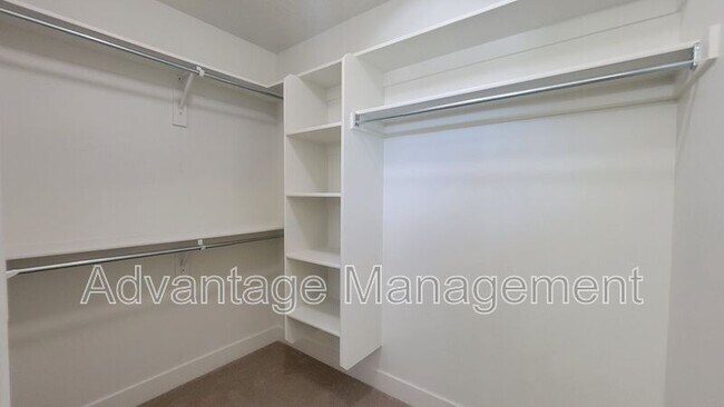 Building Photo - 1652 W Brooke St