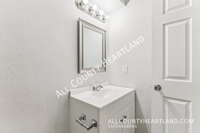 Building Photo - 307 W Wallace St