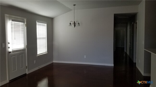 Building Photo - 318 Lowes Blvd