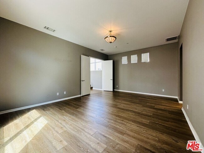 Building Photo - 6581 S Seabluff Dr
