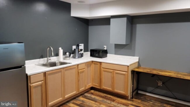 Building Photo - 7420 Mayflower Ct