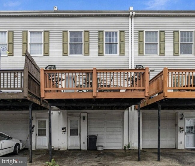 Building Photo - Beautiful 4 Bed, 3 Bath Ready For Rent!