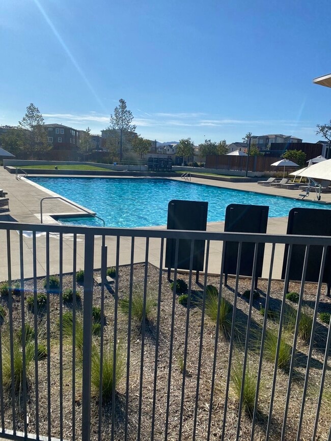 Swimming Pools - 27554 Sparrow Ct